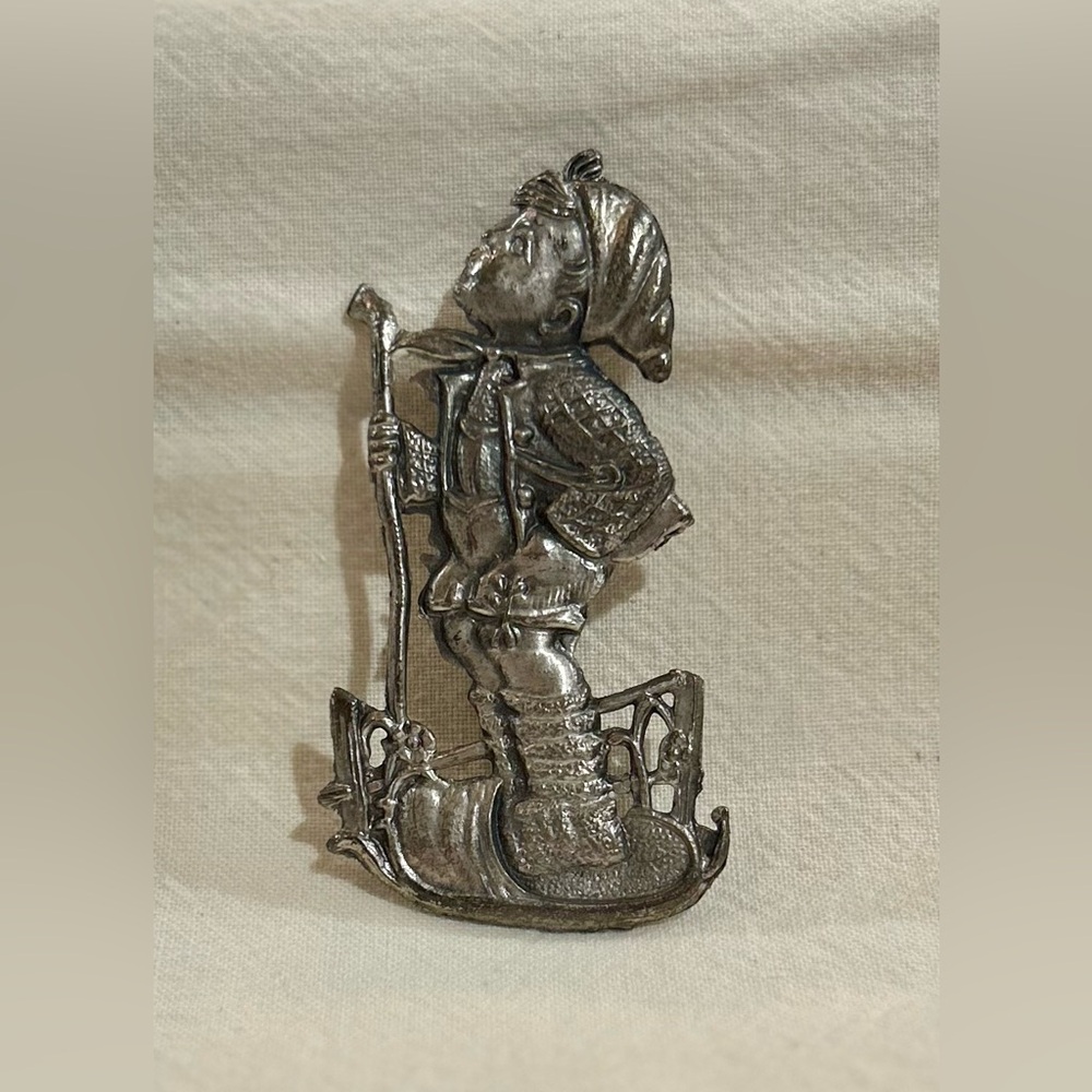 Hummel Pin